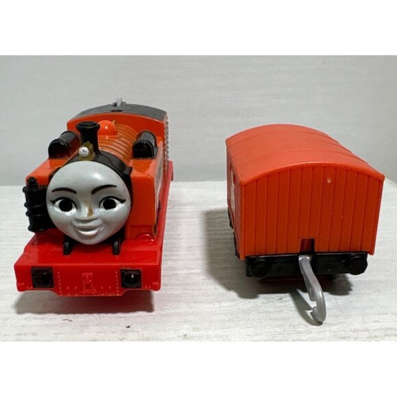 Thomas & Friends TrackMaster Nia Train Engine & Orange Mail Car 2013 Gullane - Picture 4 of 11